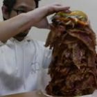Japonês compra Whopper com 1050 fatias de bacon