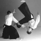 Vídeo com técnicas de aikido, com a participação de grandes Mestres.