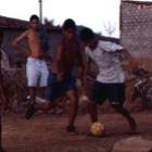 Futebol na rua, bons e velhos tempos