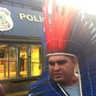 índio é preso e expulso de avião pela Polícia Federal por usar cocar