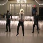Noivo dança durante casamento Smooth Criminal