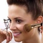 Truques para melhorar maquiagem com produtos caseiros
