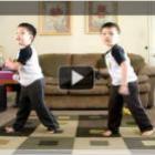 Gêmeos cuti-cuti dançando com Wii – Hey Ya