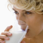 Saiba por que a mulher deve beber leite todos os dias