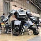 O gigante robô de guerra japonês KR01.
