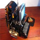 PC com teclado de máquina de escrever e mouse de telégrafo. Conheça o Wozniak's