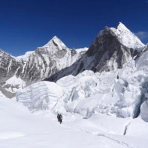Brasileiro quer ser o primeiro a voar de parapente do topo do Everest