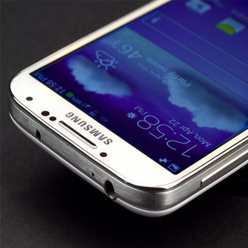 Samsung Galaxy S4 pega fogo sob o travesseiro de uma menina de 13 anos