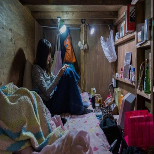 Retratos de pessoas que vivem em hotéis com quartos pequenos em Tóquio