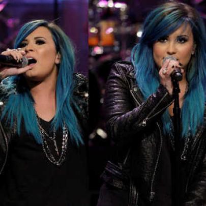 Demi Lovato pinta o cabelo de azul