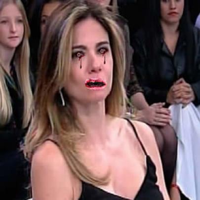 Luciana Gimenez desmaia após ser possuída no superpop