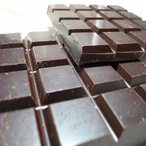 Chocolate preto com 70% de cacau reduz estresse e inflamação