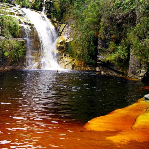 Conheça o parque de Minas onde os rios têm cor de coca-cola