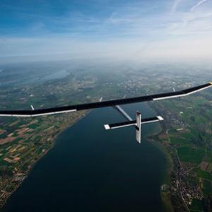 Conheça o Solar Impulse, o avião movido à energia.