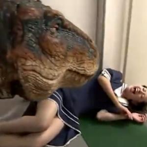 Pegadinha: o ataque do dinossauro