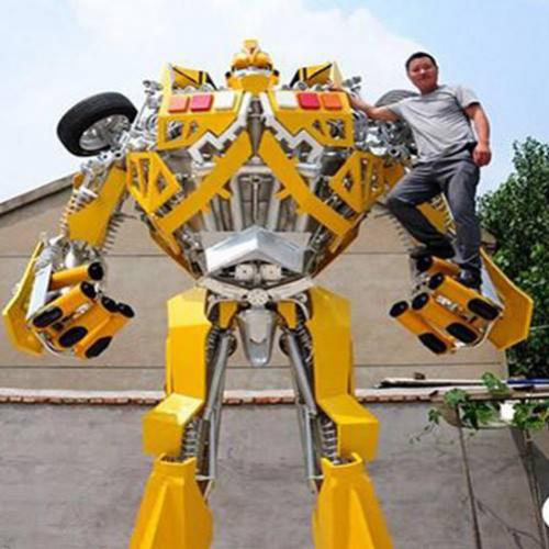 Para presentear o filho, chinês cria Bumblebee em tamanho real