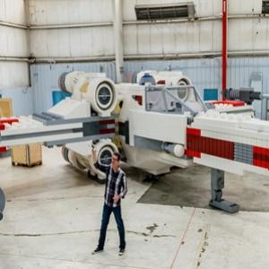 X-Wing de Star Wars feita de LEGO em tamanho real