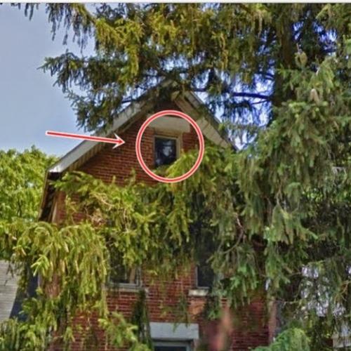 Google Street View flagra suposto fantasma em janela nos EUA