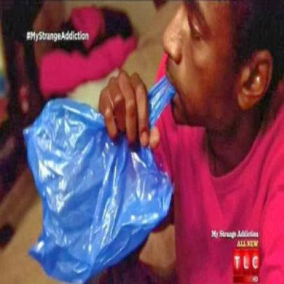 Homem é viciado em plásticos e já comeu mais de 60.000 sacolas