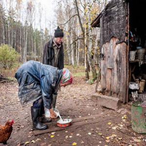 Eremitas bielorrussos vivem há 20 anos sem gás, eletricidade e água en