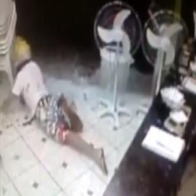 Vídeo chocante registra morte de ladrão durante ação da PM