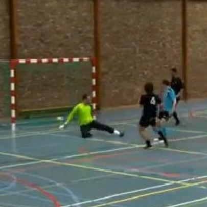 Jovem promessa do Futsal faz gol espetacular