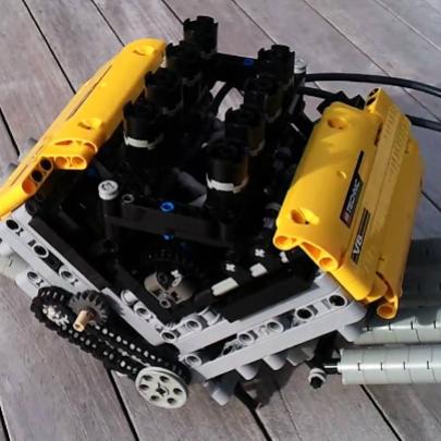 Holandês cria incrível motor V8 funcional, usando apenas peças de LEGO