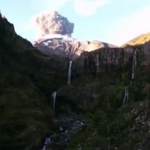 Vídeo mostra o exato momento da erupção do vulcão Calbuco no Chile