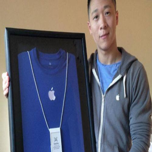 Ex-funcionário da Apple, Sam Sung leiloa crachá