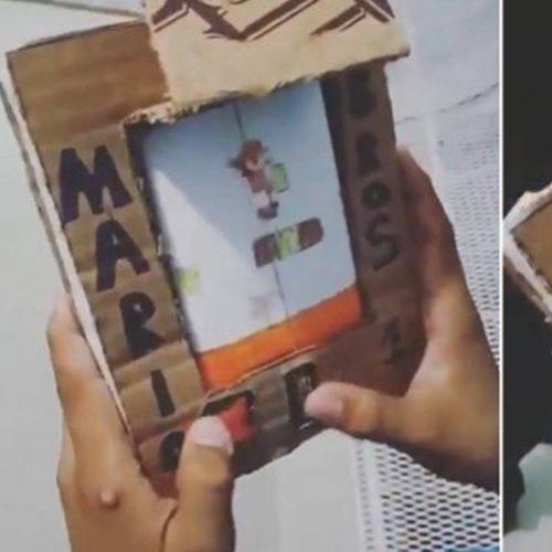 Menino bomba com 'game Super Mario' improvisado com papelão