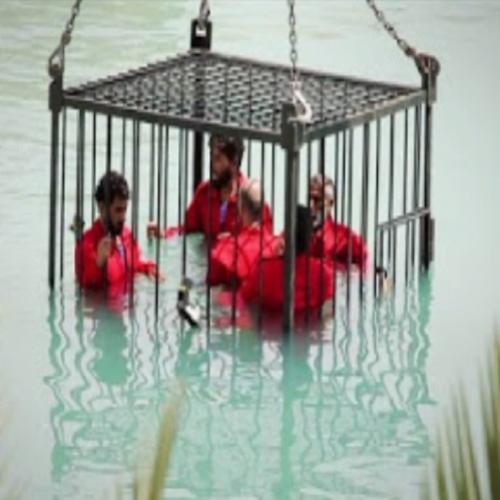 Grupo Islâmico afoga cristãos dentro de gaiola na maior crueldade! 