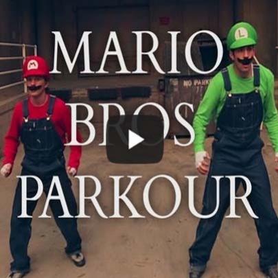 Super Mario Brothers da vida real fazem acrobacias pelas ruas.