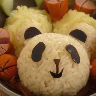 Aprenda a preparar esse panda de arroz para seus filhos