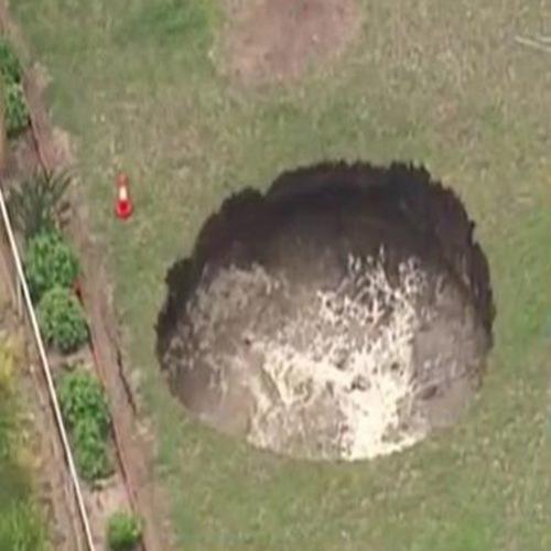 Buraco enorme aparece em casa na Austrália