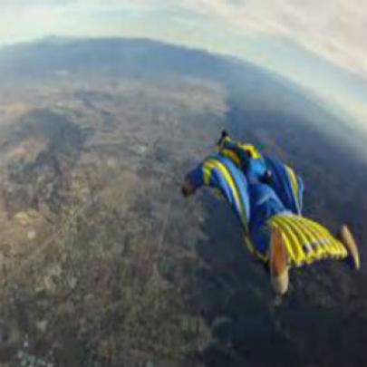 Saltando de quase 800 metros sem usar paraquedas