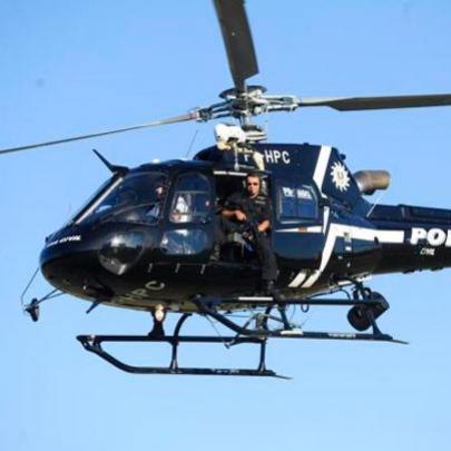 Perseguição policial, helicóptero da polícia atira em carro de trafica