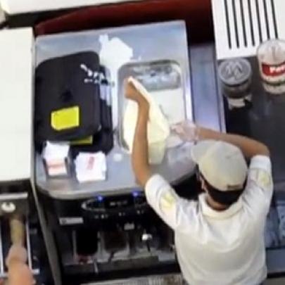 Veja como é abastecida a maquina de sorvete de um fast-food famoso 