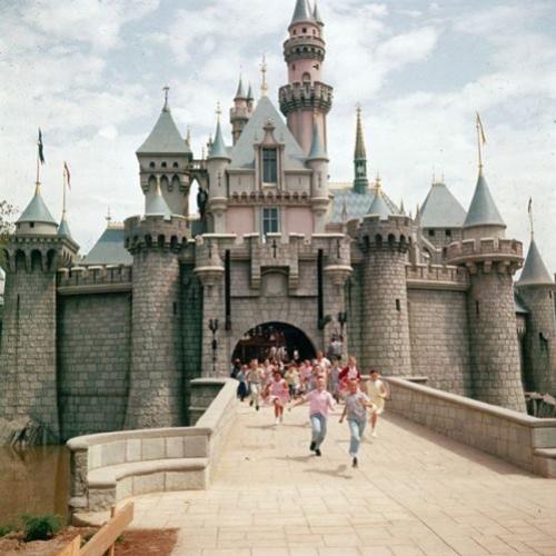 Inauguração da Disneylândia há 61 anos atrás