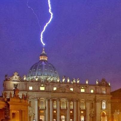 Raios e trovões na Cidade do Vaticano