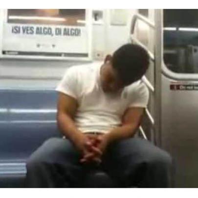 Veja o que acontece quando se dorme no trem