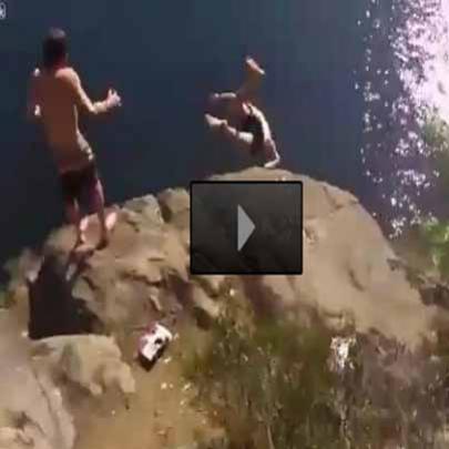 Homem pula de pedra e acaba caindo em cima de outra, vídeo