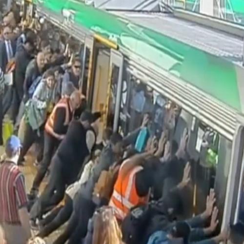 Homem prende a perna no trem e centenas de pessoas conseguem Salva-l