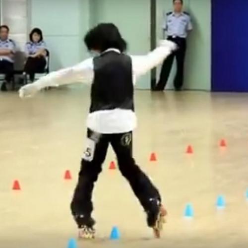 Garota chinesa mostra toda sua habilidade com patins