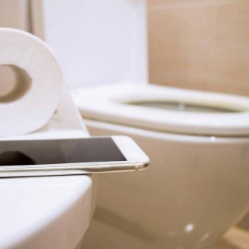 Não leve o seu smartphone para o banheiro.