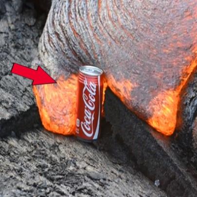 O que acontece se colocar latas de Coca Cola na lava de um vulcão.