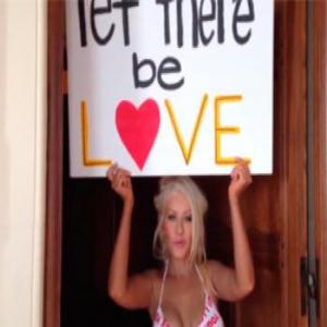 Christina Aguilera faz campanha contra o preconceito