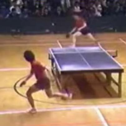 Partida incrível de ping pong 