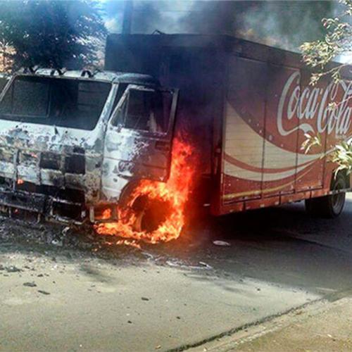 Apagando incêndio com Coca-Cola