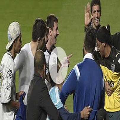 Ronaldinho Gaúcho no treino da seleção Argentina ?