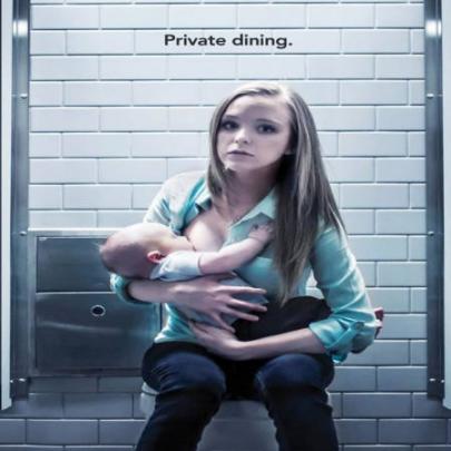 campanha pró-amamentação nos EUA mostra mães em banheiros 